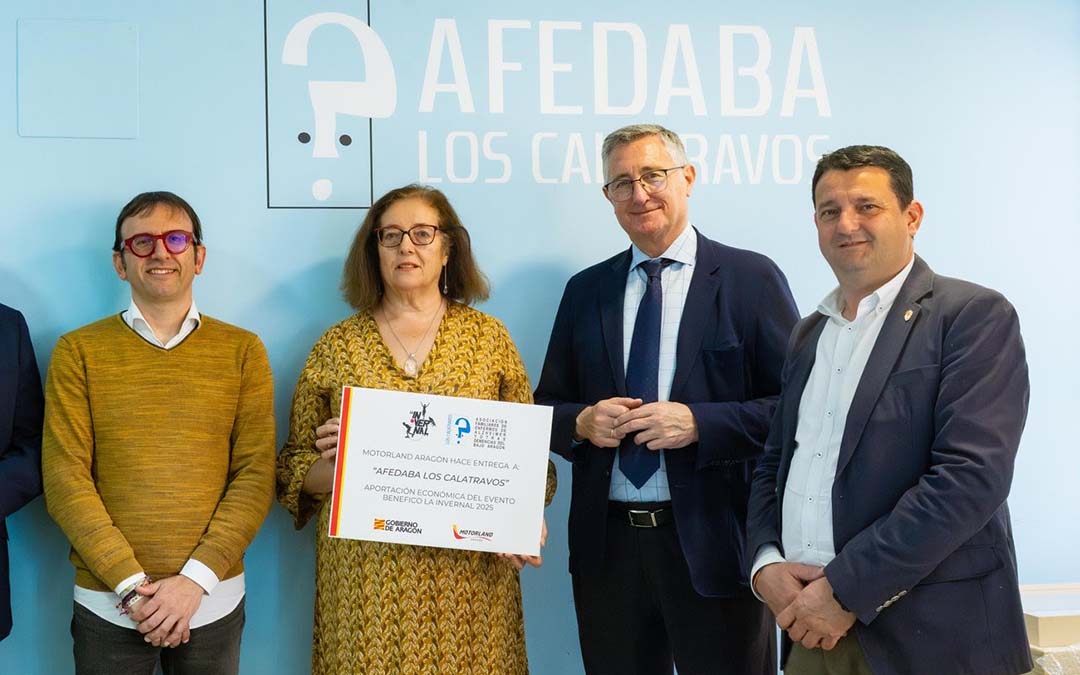 Entrega de los fondos obtenidos en La Invernal de Motorland, a la Asociación AFEDABA./Motorland