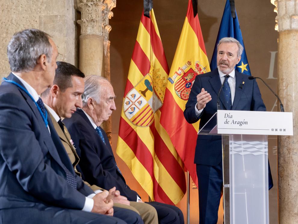 El presidente Azcón participa en el acto del Día de Aragón. / Fabián Simón