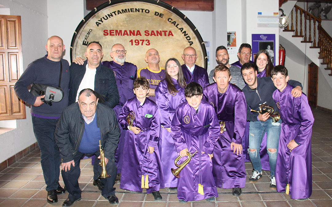 Parada del toque en Calanda 2025 y foto final de las cornetas de El Encuentro, / B. Severino