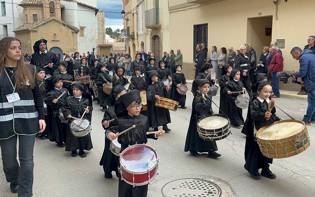 Los nueve pueblos de la Ruta desfilaron después del pregón./ C.O.
