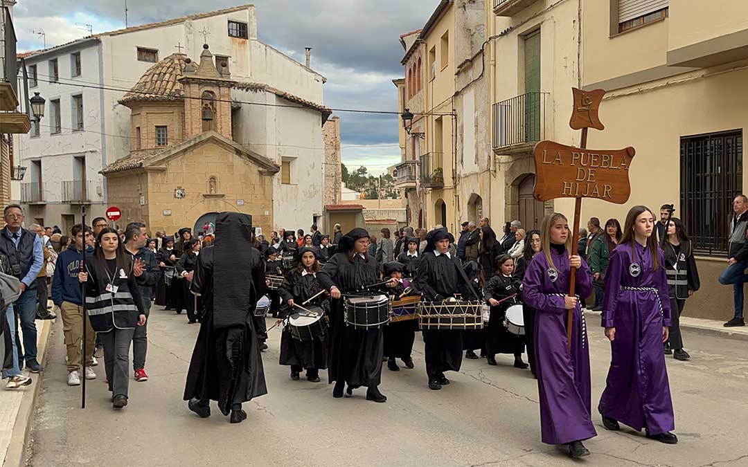 Los nueve pueblos de la Ruta desfilaron después del pregón./ C.O.