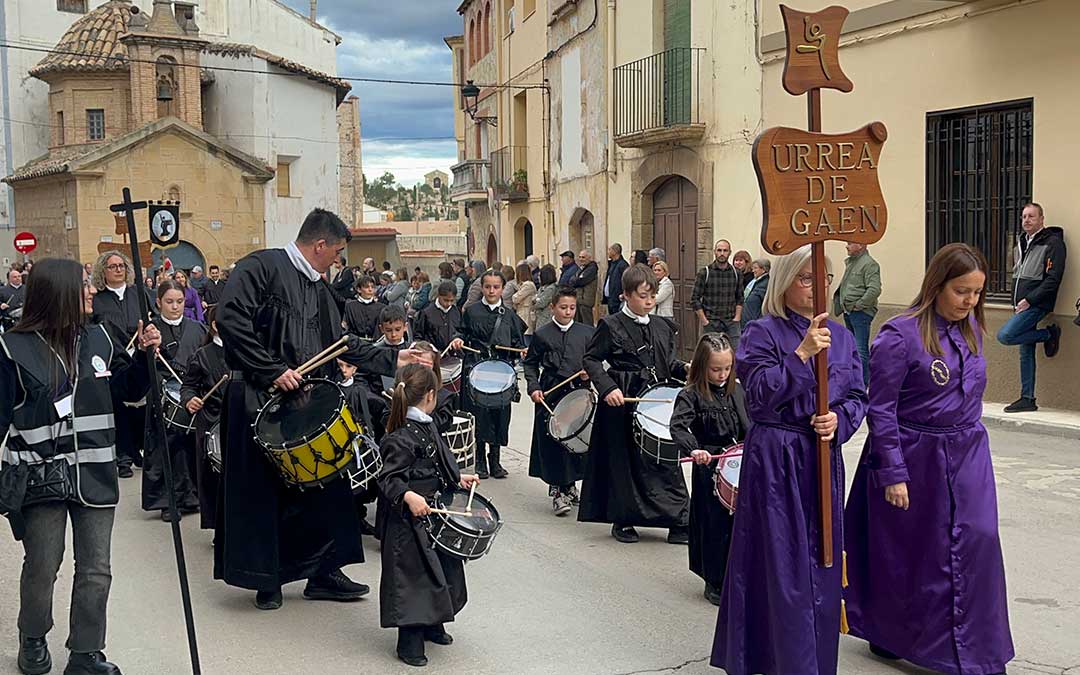 Los nueve pueblos de la Ruta desfilaron después del pregón./ C.O.