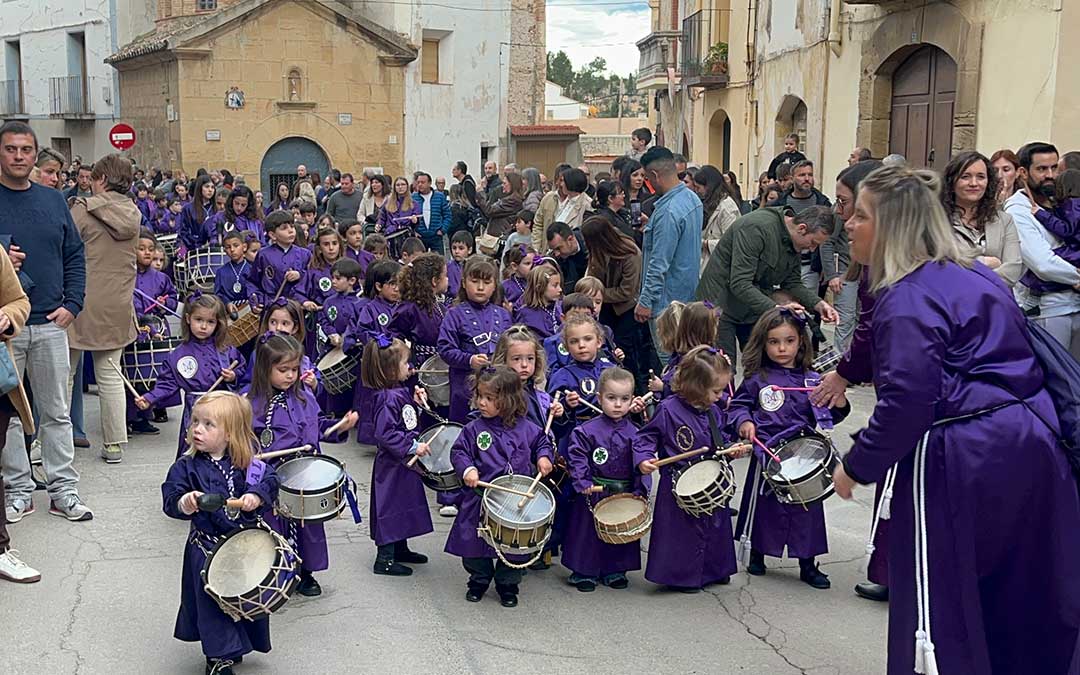 Los nueve pueblos de la Ruta desfilaron después del pregón./ C.O.