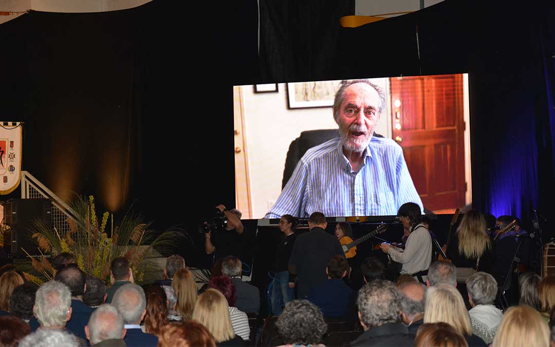 Instantes del pregón de las Jornadas de Convivencia de la Ruta del Tambor y Bombo en Calanda./ C.O.
