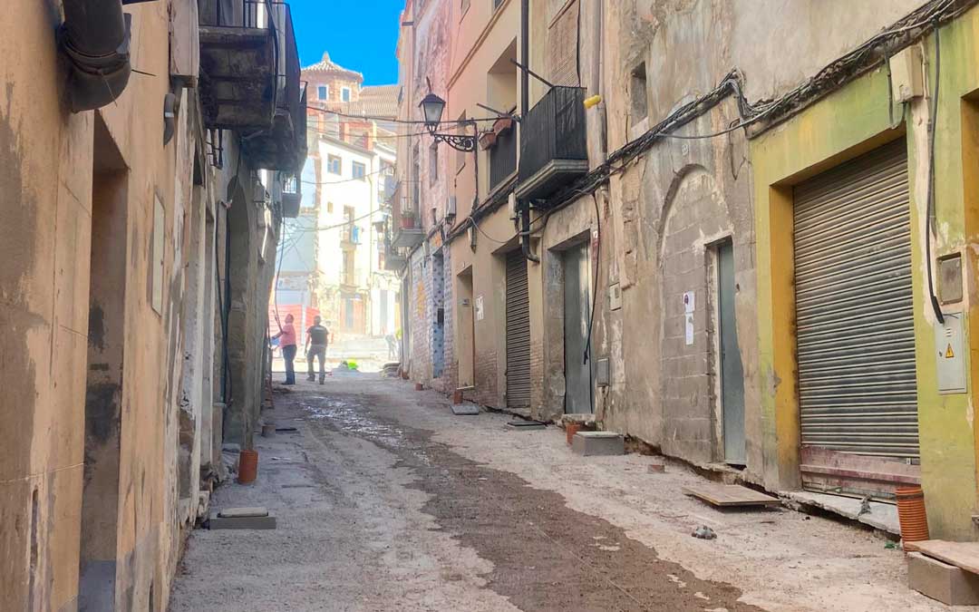 Estado en el que se encuentran las obras de rehabilitación en la calle Trinidad./ M.M.R.