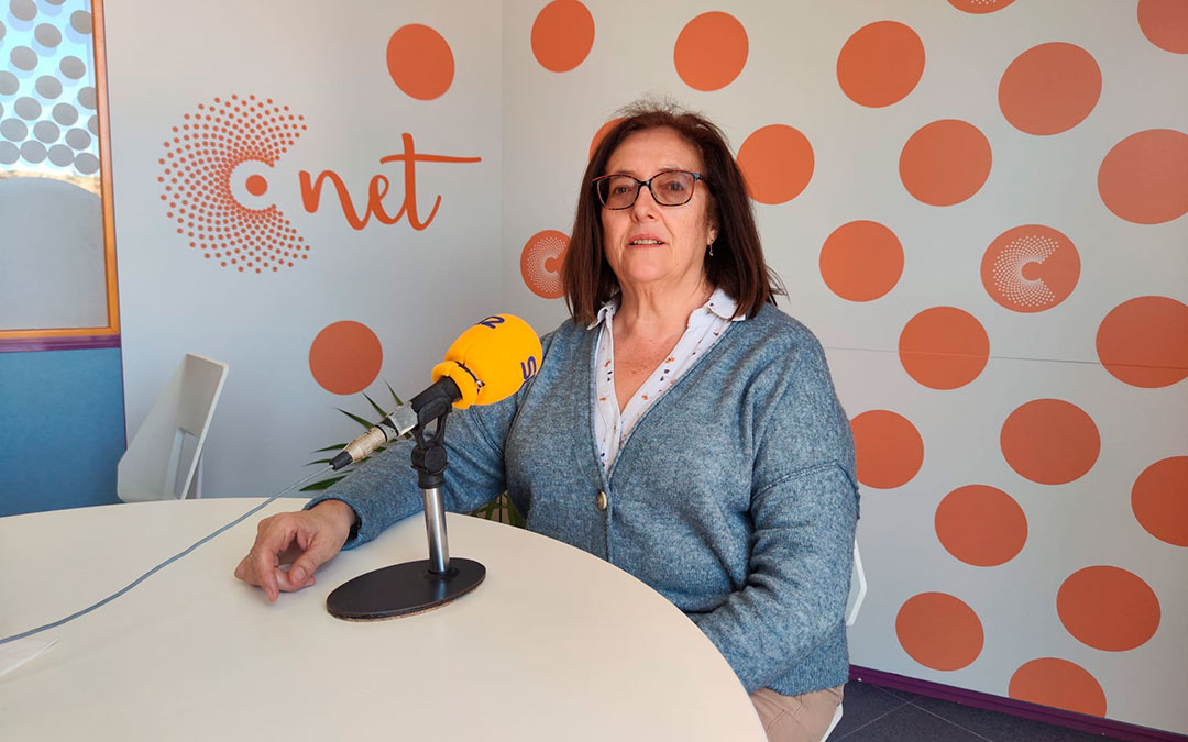 Carmen Pilar Bosque, presidenta de 'Afedaba' nombrados Hermano Mayor Hermano Mayor de Honor de la Hermandad del Silencio de Alcañiz. / LA COMARCA