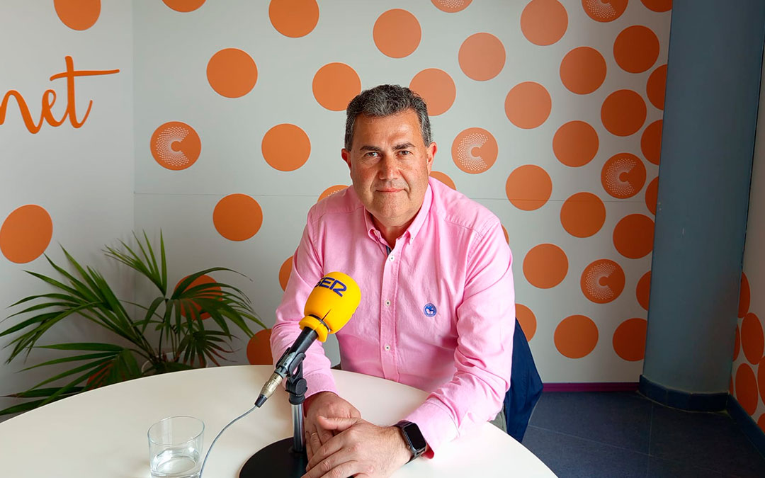 Eduardo Orrios en Radio La Comarca./ L.C.