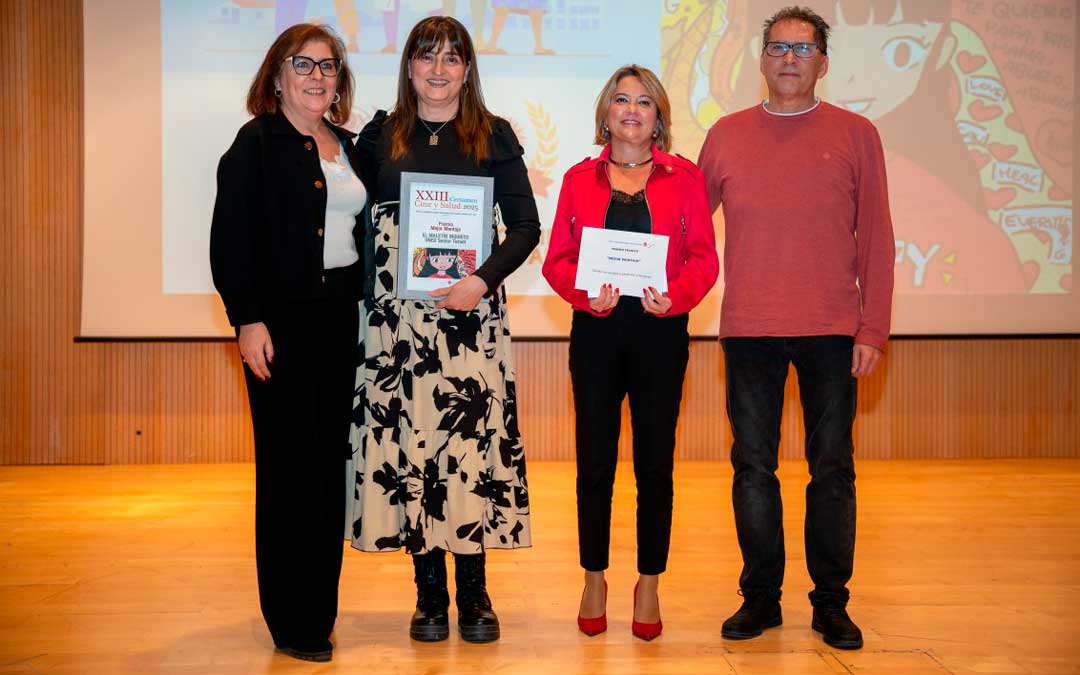 La UNED de Teruel recogió su galardón en el certamen de Cine y Salud./ UNED TERUEL