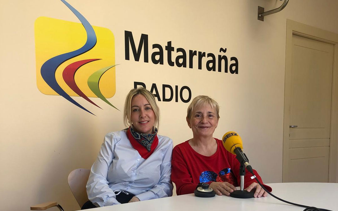 Matarraña Radio participa nuevamente en el programa de prácticas Campus Rural. En la imagen, Raquel García, comercial de la emisora, junto a su directora, María José Salvador./ La COMARCA.