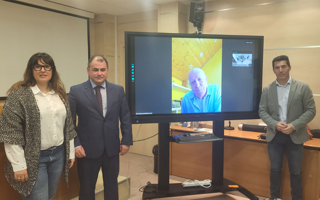 Marta Sancho, David Gutiérrez, Carlos Méndez y en pantalla Miguel Blanco. / DPT