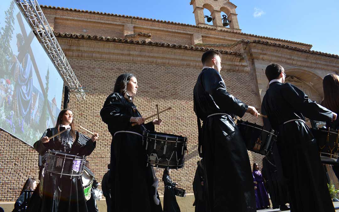 Momentos del acto de Exaltación de tambores y bombos este domingo./I.M.