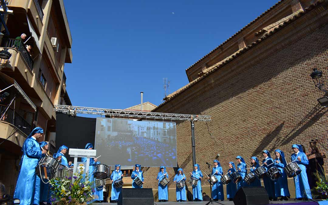Momentos del acto de Exaltación de tambores y bombos este domingo./I.M.