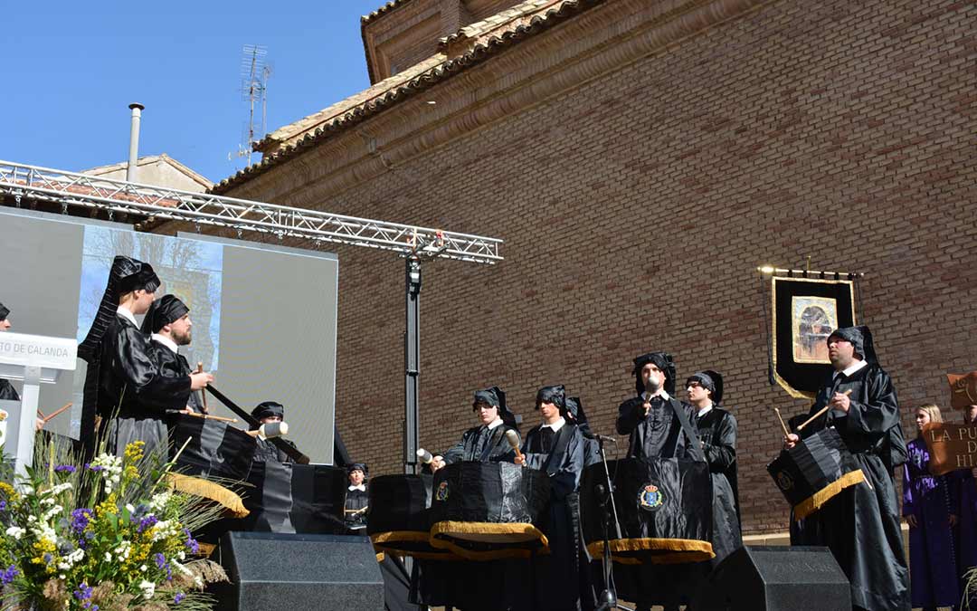 Momentos del acto de Exaltación de tambores y bombos este domingo./I.M.