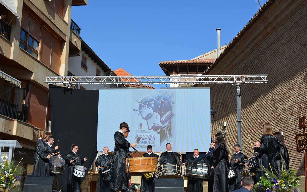 Momentos del acto de Exaltación de tambores y bombos este domingo./I.M.