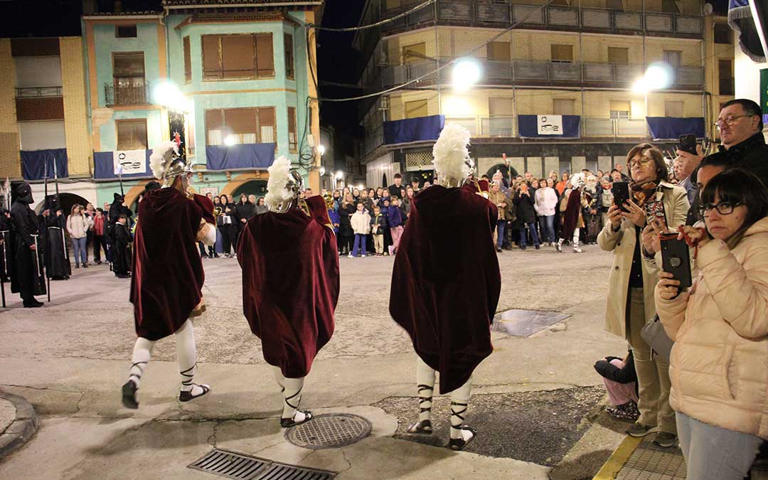 El cuerpo de alabarderos entrando a la plaza poblana cerrando el desfile mientras caían las primeras gotas. / B. Severino