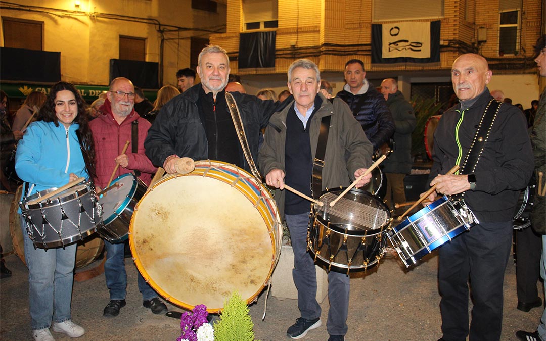Reencuentro de amigos momentos antes de Romper la Hora./ B.S.V.