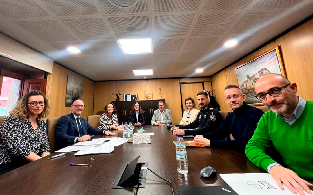 CSIF, Ayuntamiento y FAMPC el día de la firma del Pacto de Funcionarios./ Ayto. Caspe
