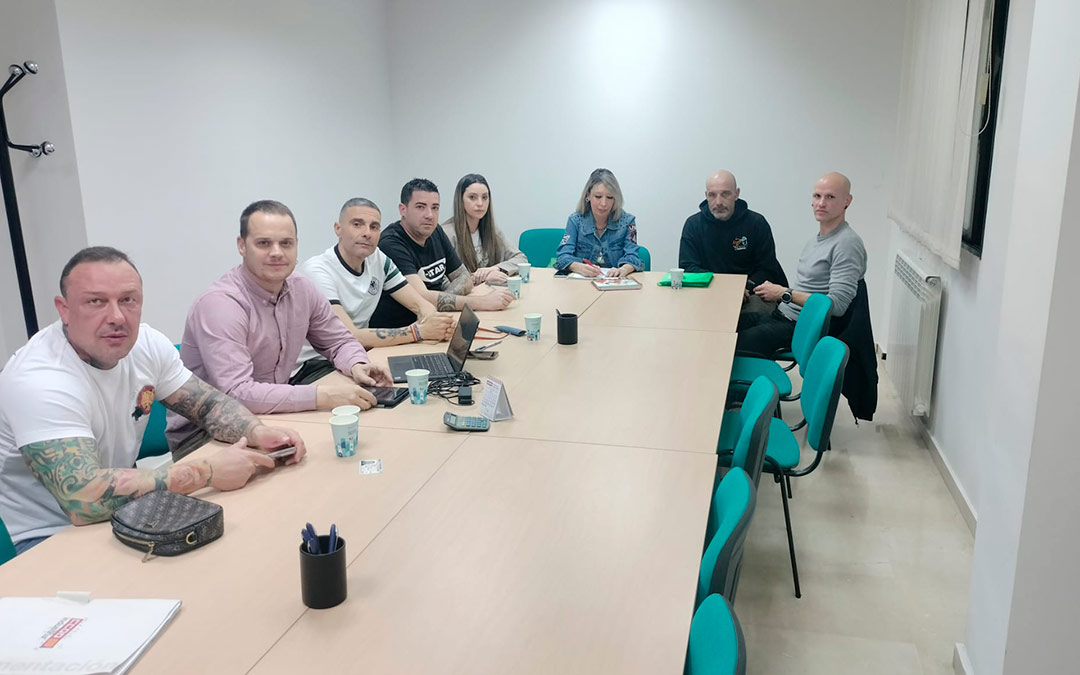Representantes de la plantilla reunidos este partes en el Servicio Aragonés de Mediación y Arbitraje (SAMA) en Teruel./L.C.