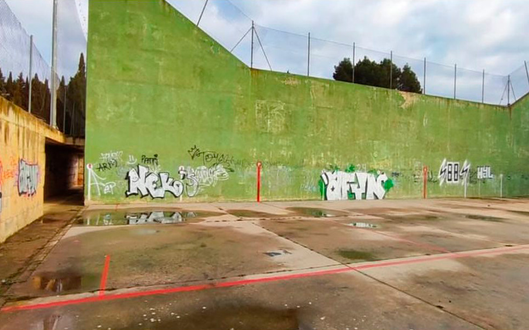 Pintadas en la pista de frontón de Nonaspe./ Instagram Ayto. Nonaspe