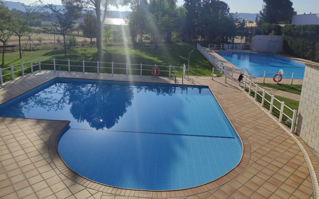 Imagen de archivo del recinto de las piscinas de Valmuel./ AYTO ALCAÑIZ