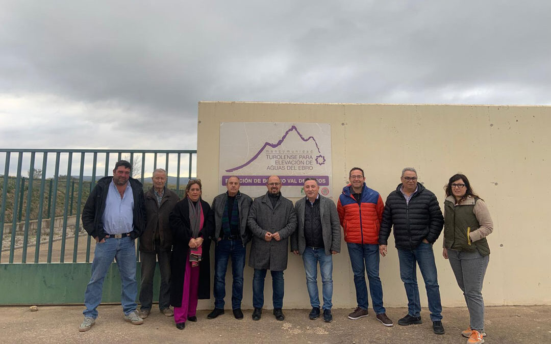 El candidato a la Presidencia del PAR, Alberto Izquierdo y militantes del partido. / S.Cubero
