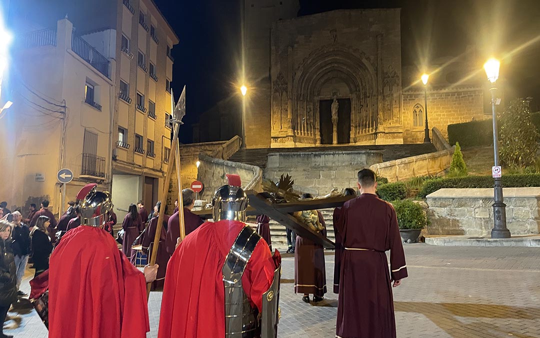 Procesión del Silencio por el casco histórico de Caspe./ S.F.