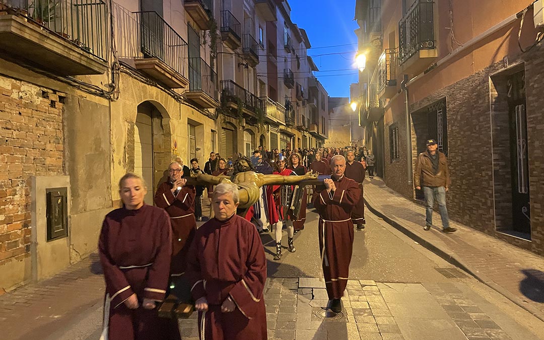 Procesión del Silencio por el casco histórico de Caspe./ S.F.