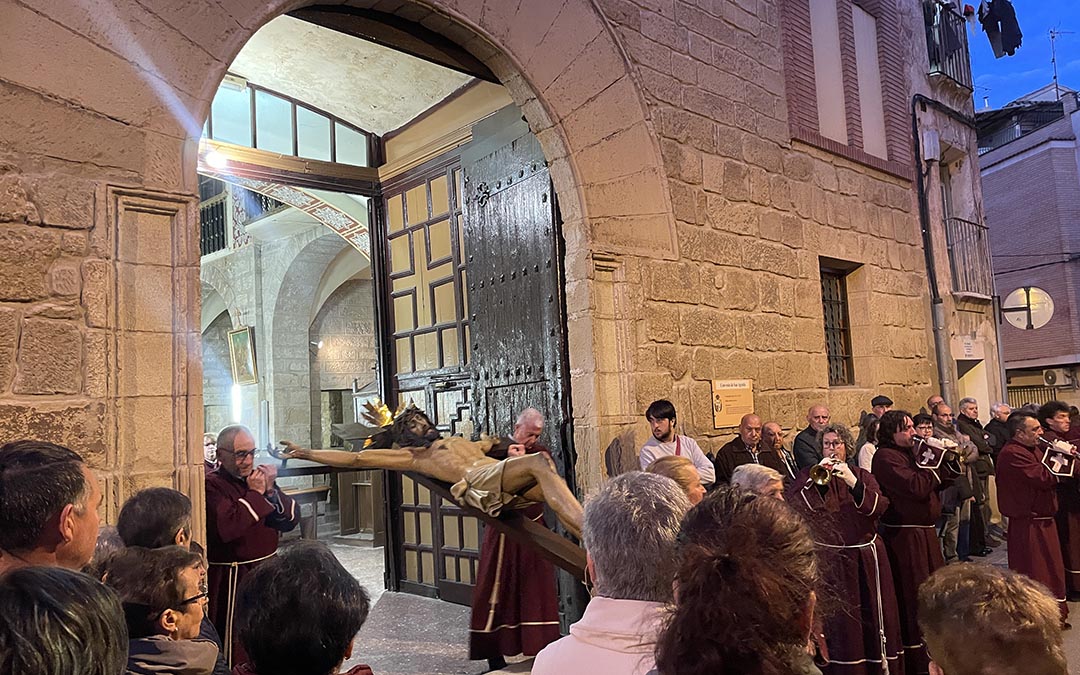 Procesión del Silencio por el casco histórico de Caspe./ S.F.
