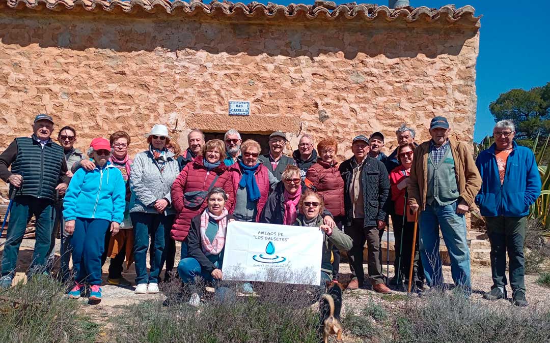 Marzo terminó con una salida accesible para personas mayores y con movilidad reducida con visita de 24 puntos de interés y un almuerzo en el Mas de Garrilla. / Amigos de los Balsetes