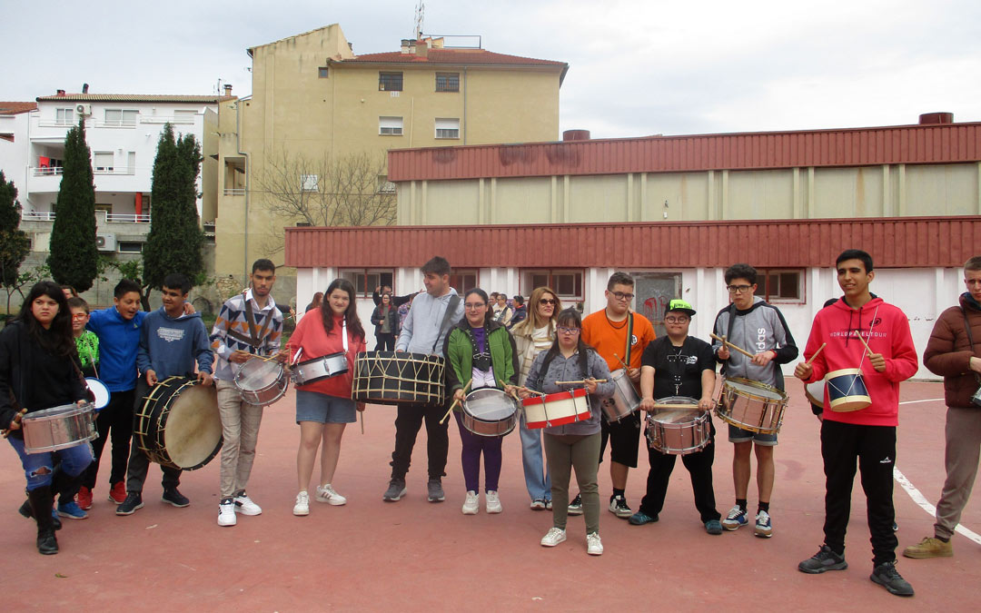 Tamborrada inclusiva del CPEE Gloria Fuertes junto al Colegio Juan Ramón Alegre. / CPEE GLORIA FUERTES