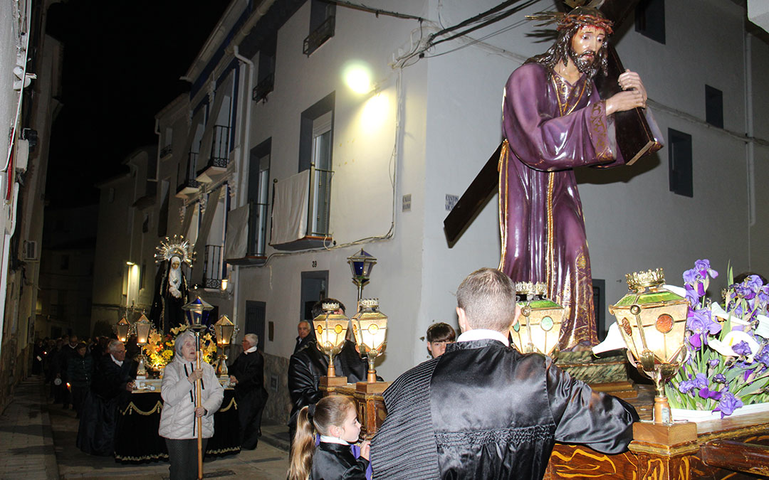 Procesión del Encuentro en Martes Santo por la calle San Roque. / B. Severino