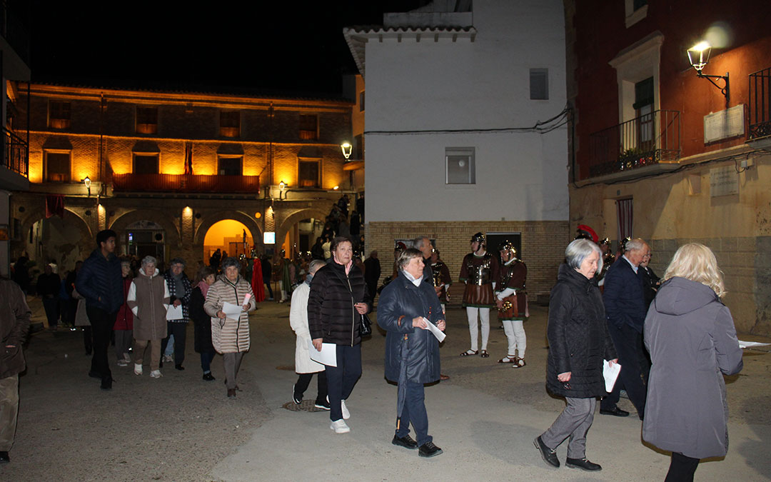 Seguimiento de la procesión del Encuentro en Urrea. / B. Severino