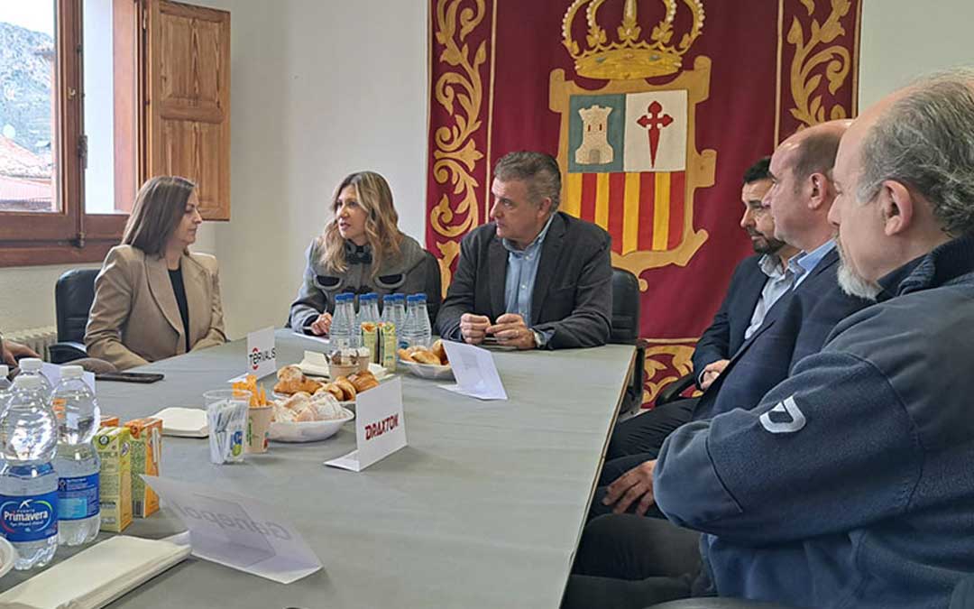 La vicepresidenta y consejera de Industria del Gobierno de Aragón, Mar Vaquero, ha visitado Utrillas y Montalbán este martes. / Ayto.