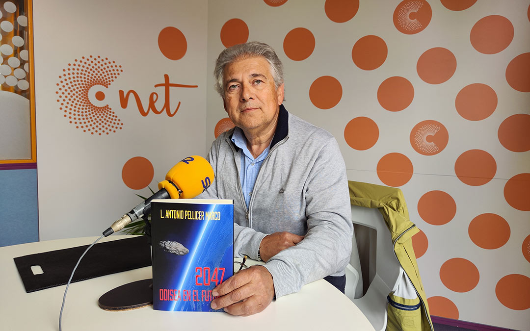 El escritor Luis Pellicer presenta su nuevo libro '2047: Odiesa en el futuro'. / La Comarca