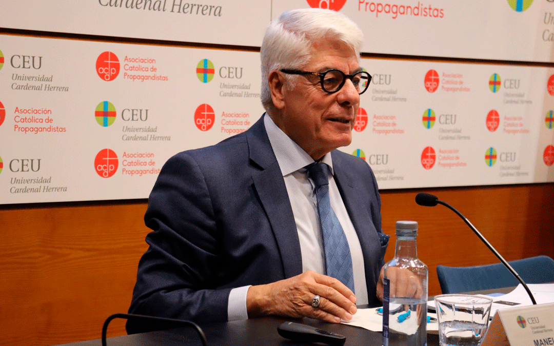 Manel Domínguez en la presentación de su libro en Valencia./ Editorial Diéresis.