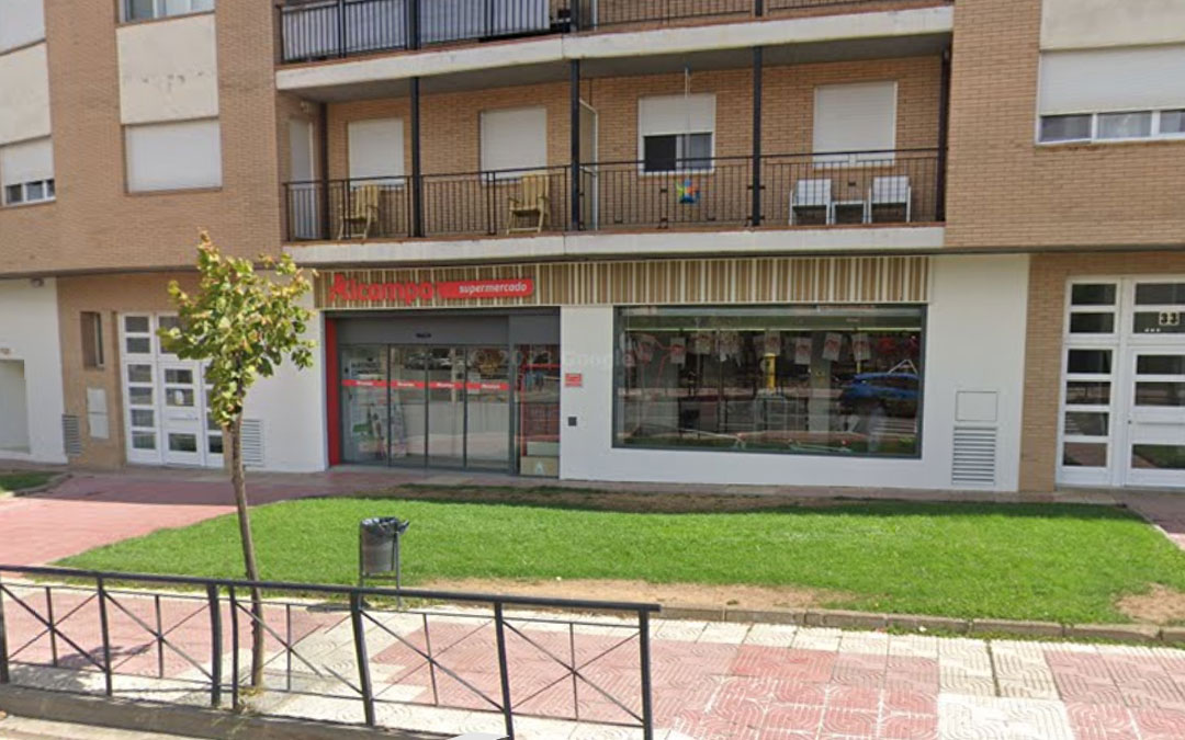 Alcampo de Utrillas situado en la Av. Valencia./ Google Earth