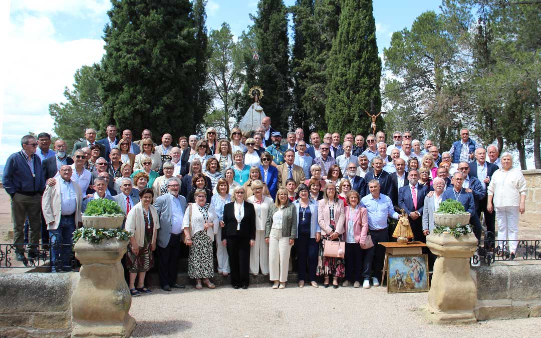 Foto de familia de la Quinta del 79, nacidos en el 59, en su estreno en el Día del Voto. / B. Severino