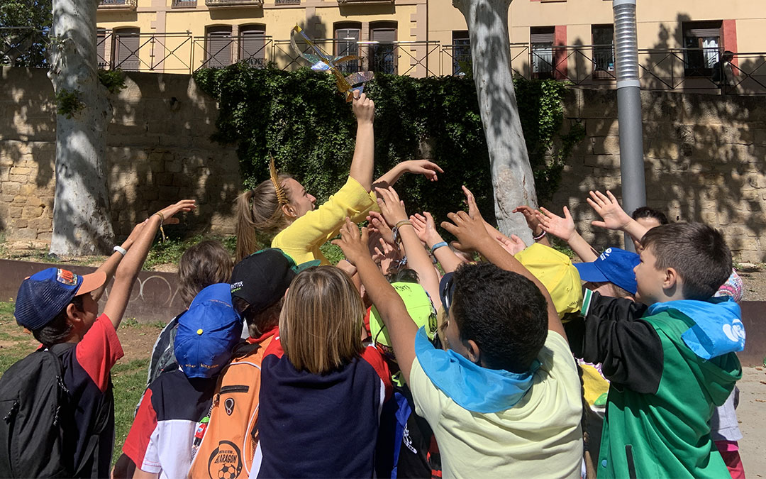 Los alumnos durante la fase de evaporación en la yincana. / S.C.