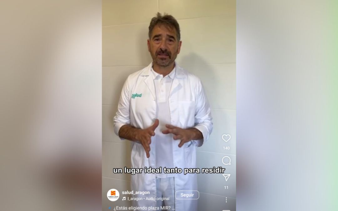Miguel Guiu, jefe de estudios de la unidad docente multiprofesional de Atención Familiar y Comunitaria del sector alcañizano, durante uno de los instantes del vídeo./ L.C.