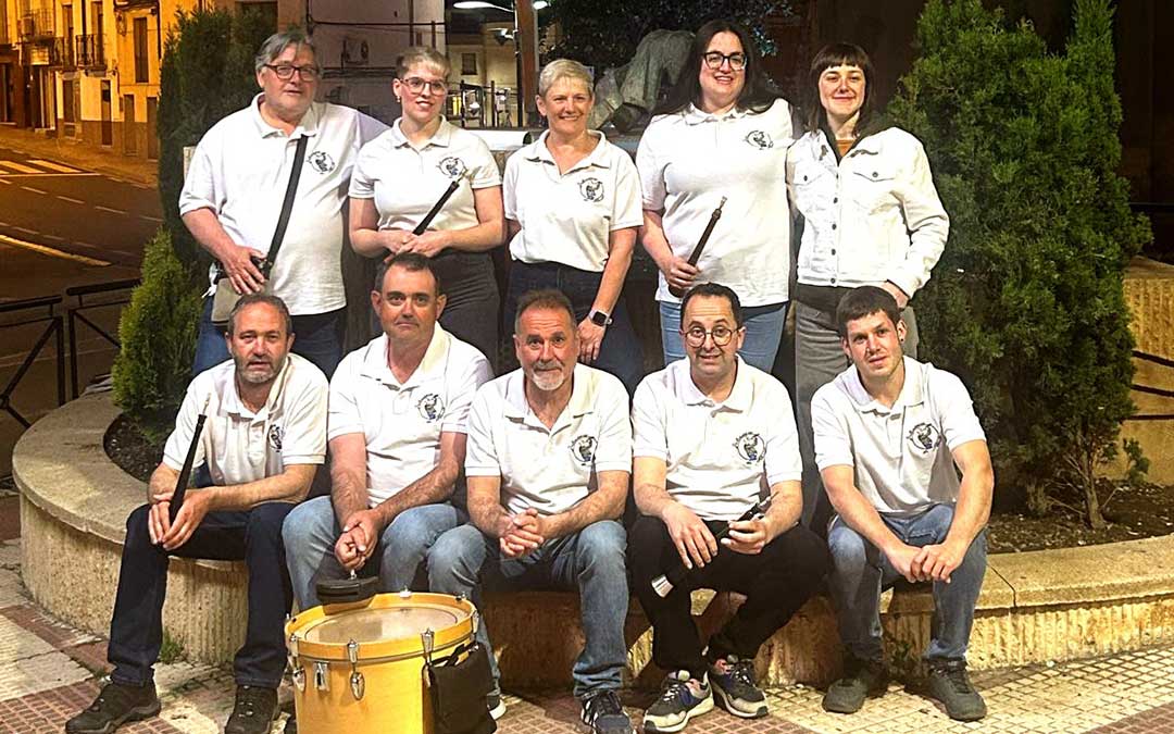Una foto reciente del grupo que se mueve en la decena de músicos. / Archivo Dulzaineros de Alcorisa