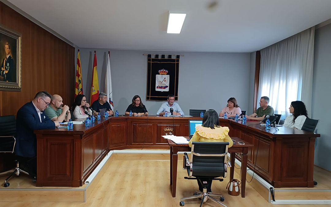 Instantes del pleno ordinario del mes de mayo en el Ayuntamiento de Andorra. / Ayto