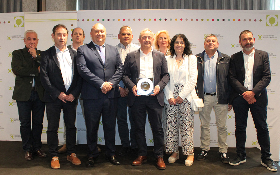 El Grupo Arcoiris recogió el premio este miércoles en una gala celebrada en Madrid. / L.C