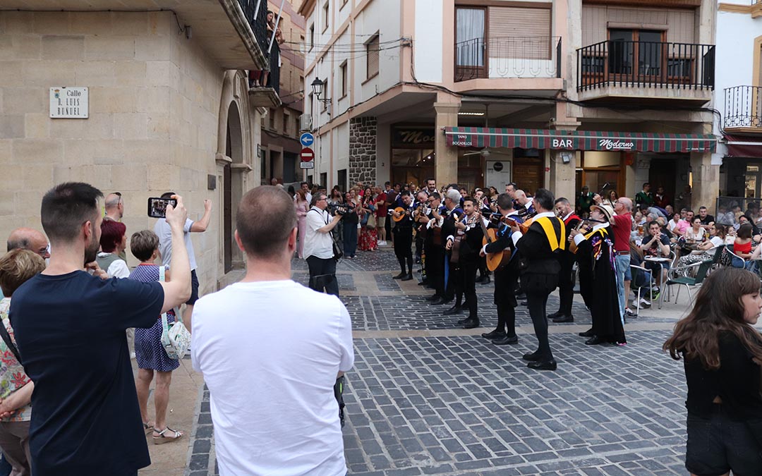 El público no paró de inmortalizar los momentos que ofrecieron las tunas. /A.S.