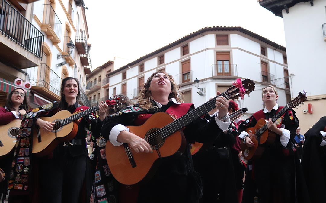 La tuna femenina de la Universidad de León actúa por primera vez en el certamen de Calanda. /A.S.
