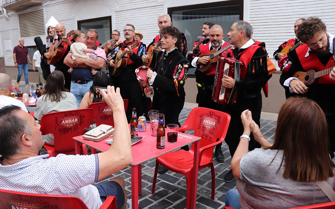 Las tunas animaron la tarde del viernes con el pasacalles. /A.S.