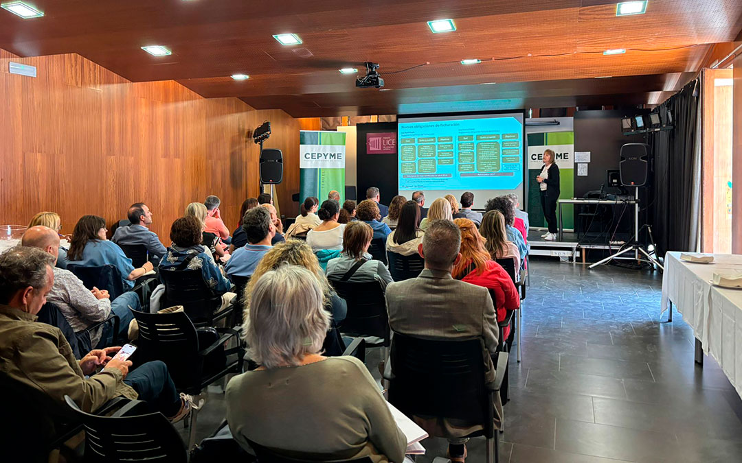 Lleno de asistentes en la jornada convocada por Cepyme en Alcañiz./ M.M.R.