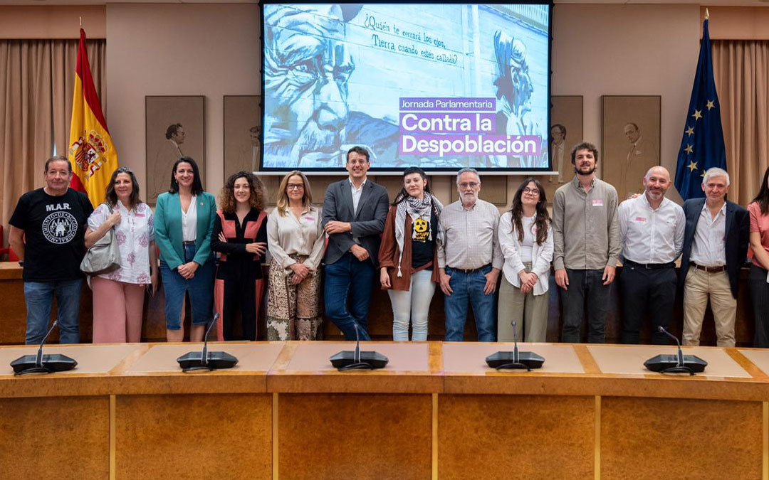 Foto de familia de los participantes en la jornada./ CHA
