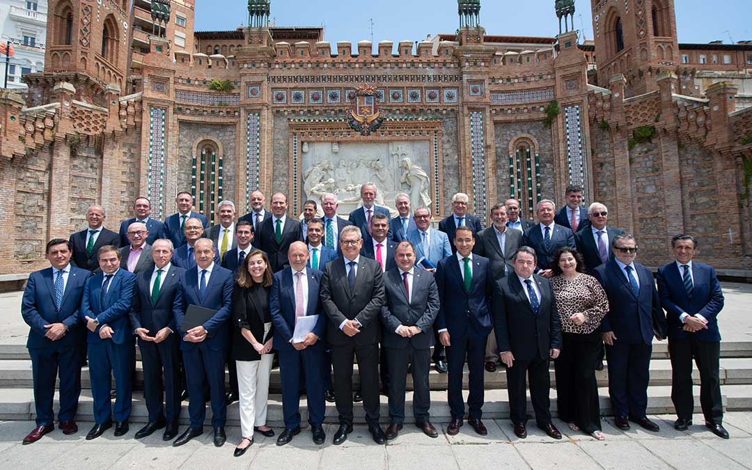 Foto de grupo de los Consejos Anuales del Grupo Caja Rural / C.R.