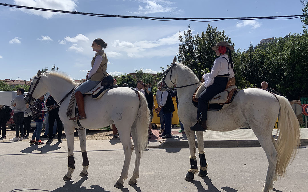 Desfile de caballos. / S.C