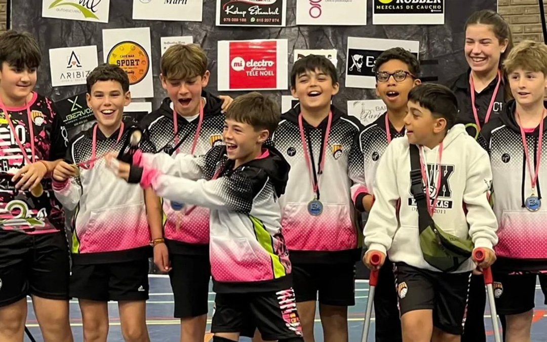 Los jugadores con la medalla de plata en el torneo. / Redes sociales